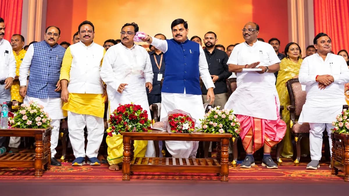 हवा में 174 जिंदगियां बचाने वाले कैप्टन स्मित की बहादुरी को सीएम मोहन यादव का सलाम, साथ ही कांग्रेस को सुनाई खरी-खोटी 